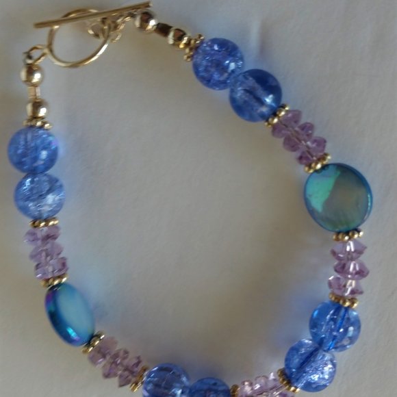 Purple Beaded Bracelet with Periwinkle Shells Handmade 7.5 Inches - Picture 2 of 16